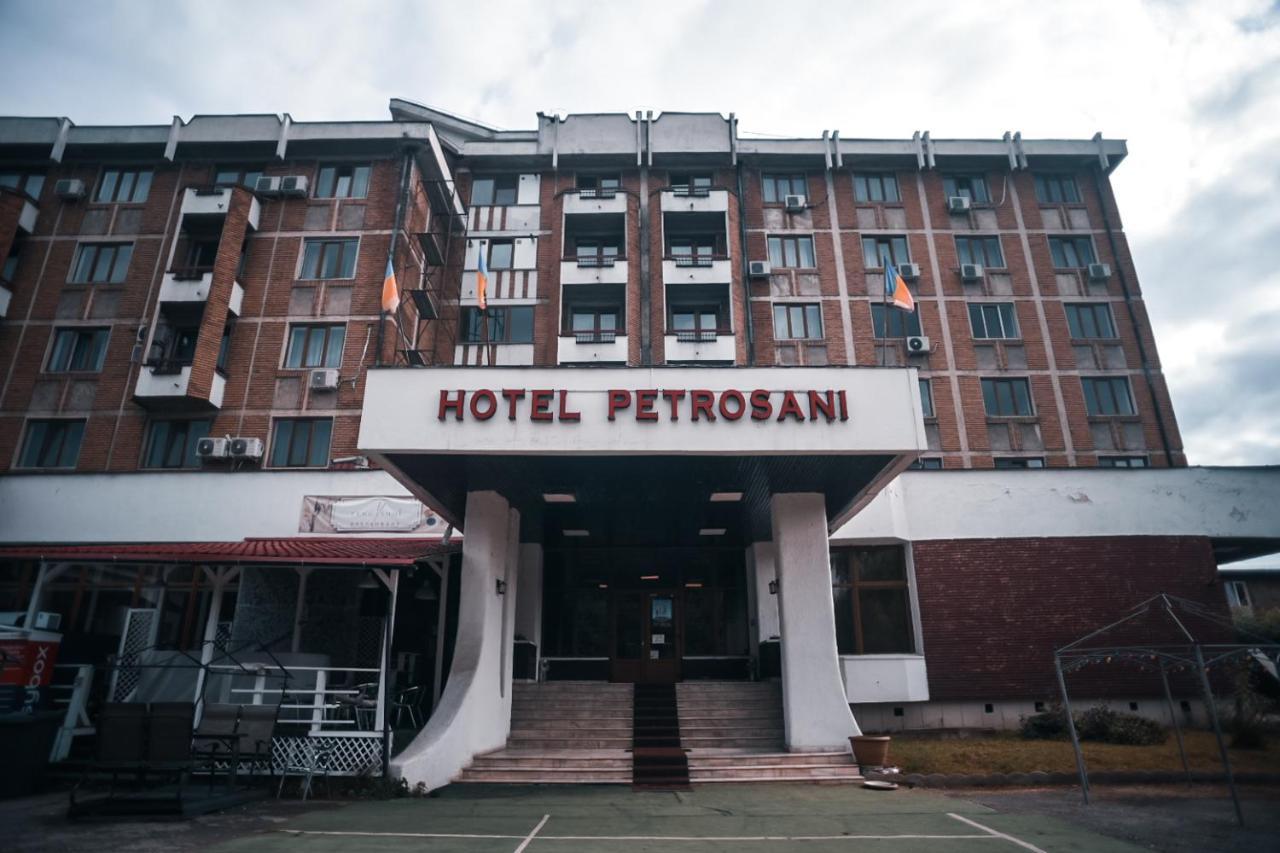 Petrosani Camere De Inchiriat - Hotel Petroshani Srl Екстер'єр фото