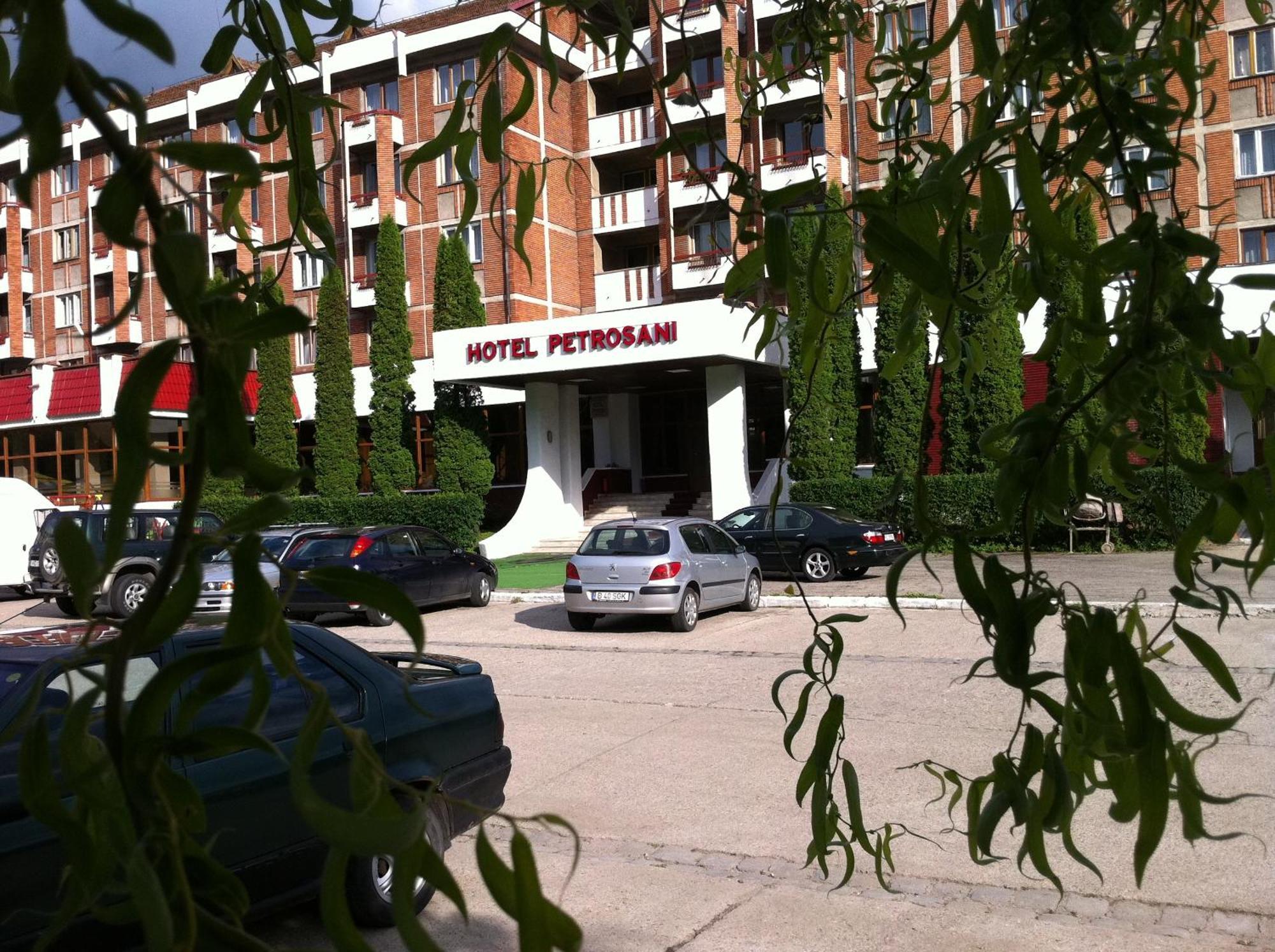 Petrosani Camere De Inchiriat - Hotel Petroshani Srl Екстер'єр фото